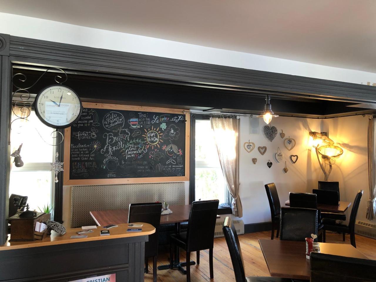 Auberge D'Anjou-Cocooning Cafe Petit Rocher Exteriér fotografie